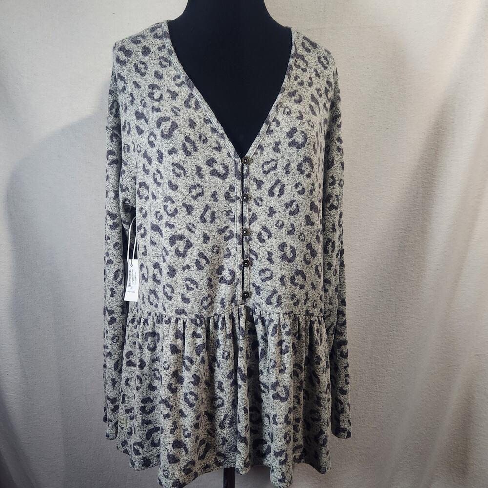 NWT Super Soft L Simply Southern Grey & Black Leopard Print Babydoll Top